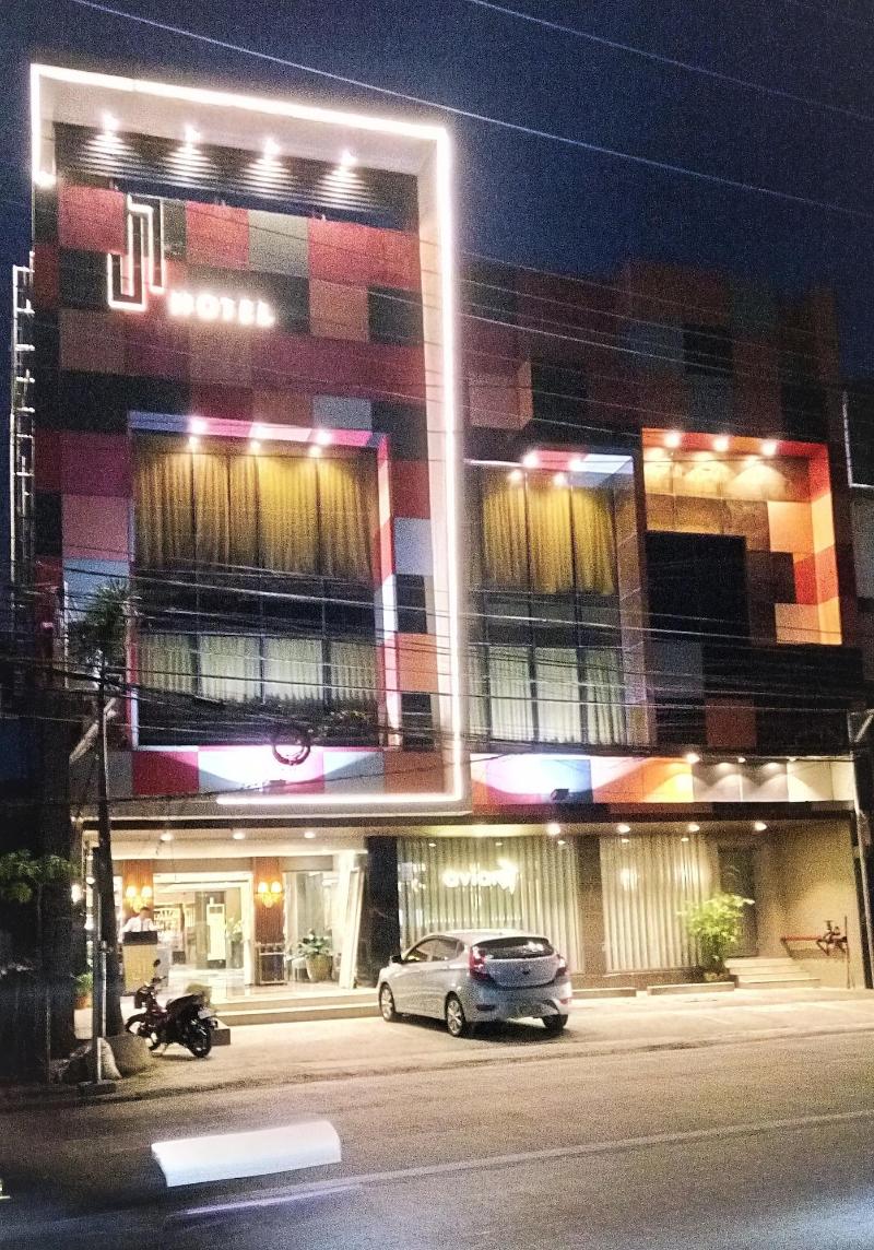 Photo of J7 Hotel Iloilo, 3-star hotel in Iloilo