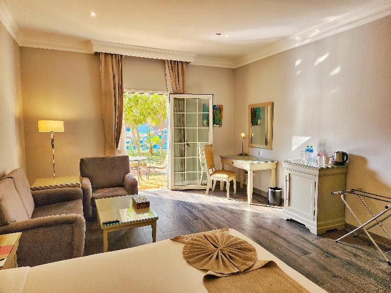 Montrose A Mayfair Collection Hotel, 5-star hotel in Kuwait City (and vicinity)