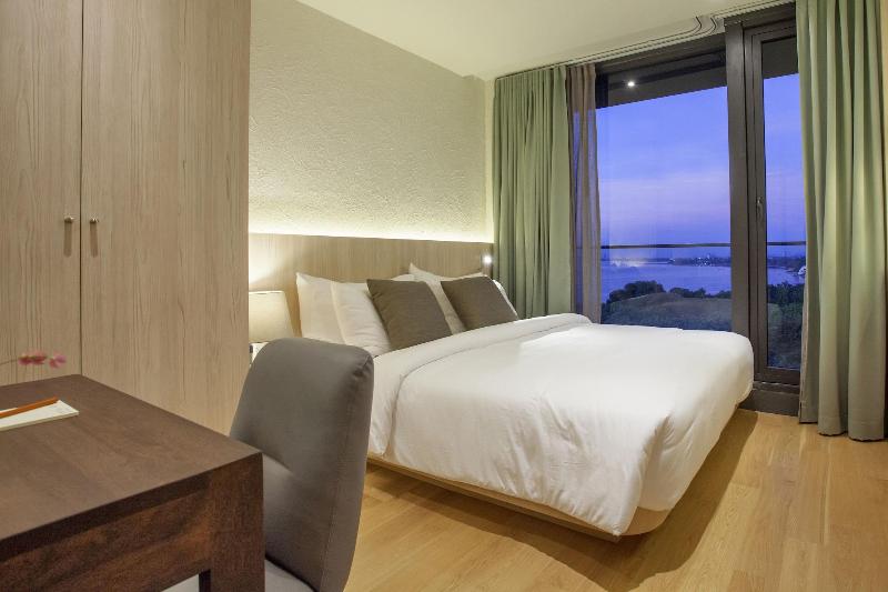 Balcony Seaside Sriracha Hotel & Serviced Apartments, Singapore