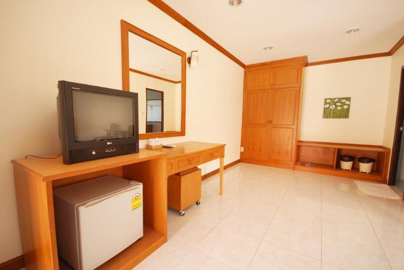 Photo of OYO 859 Golden Land Hotel, 3-star hotel in Chiang Rai