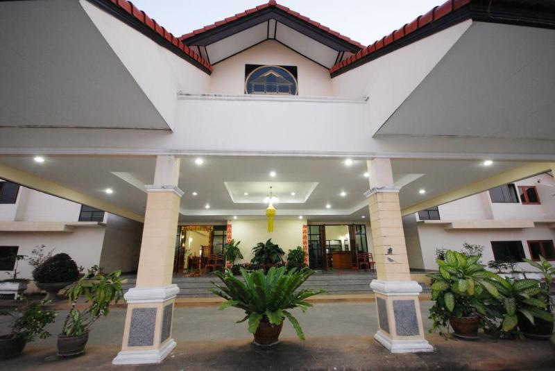 Photo of OYO 859 Golden Land Hotel, 3-star hotel in Chiang Rai