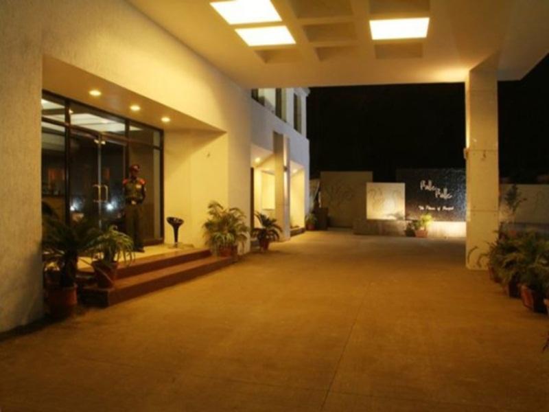 Photo of The Manor Hotel, 3-star hotel in Aurangabad