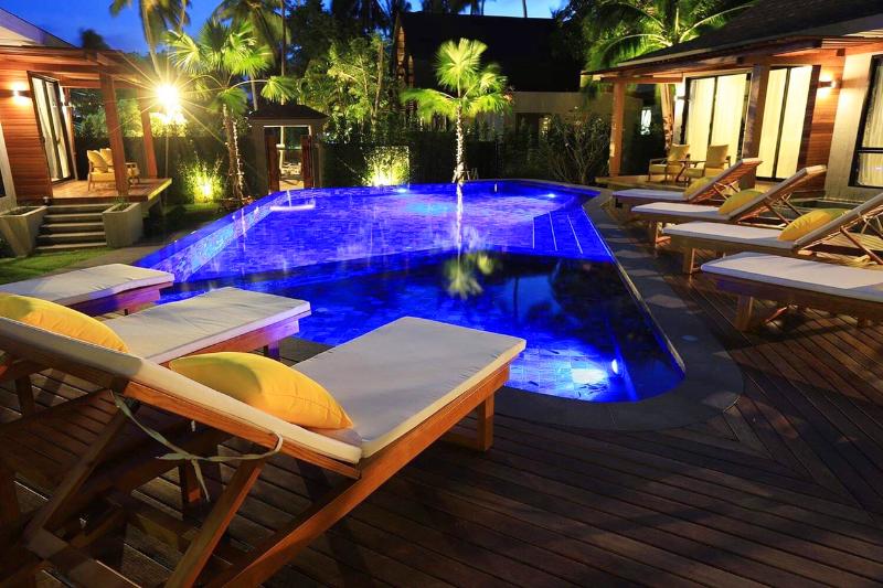 CHUZ Villas Samui, Singapore