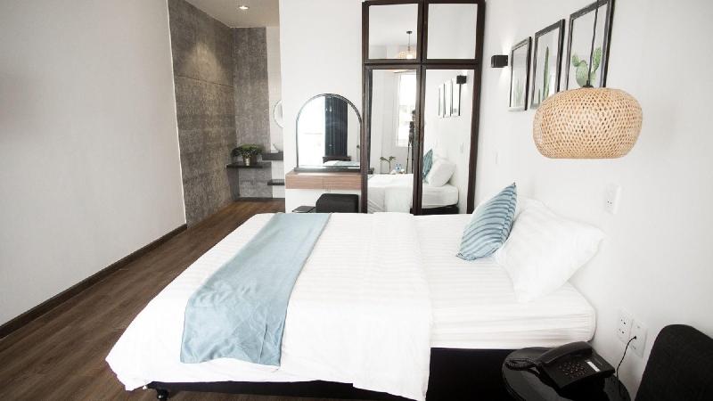 Cuu Kim Son Hotel, Singapore