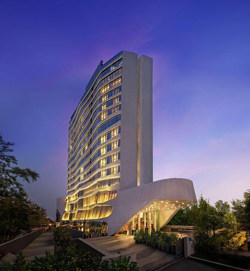 DoubleTree by Hilton Ahmedabad, 5-star hotel in Ahmedabad