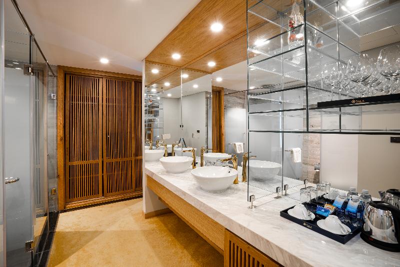 Sala Danang Beach Hotel, Singapore