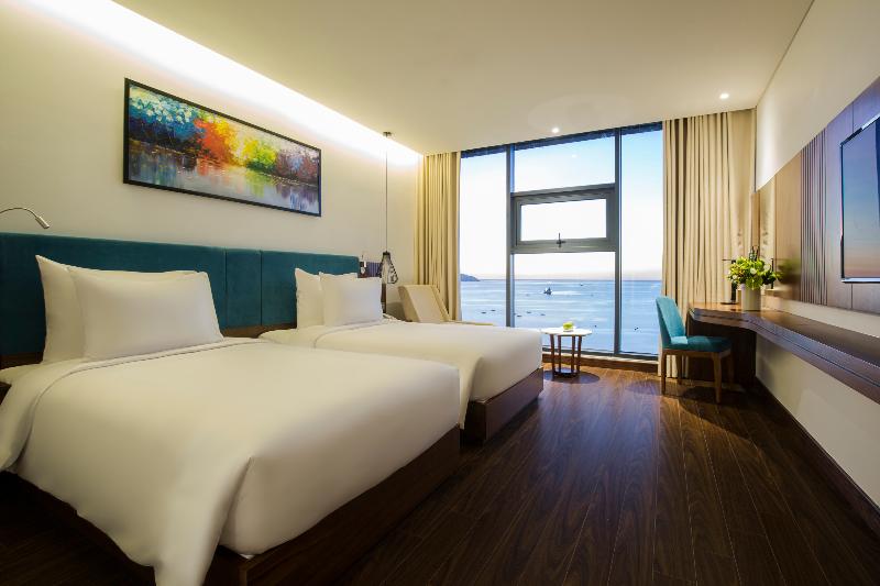 Maximilan DaNang Beach Hotel, Singapore