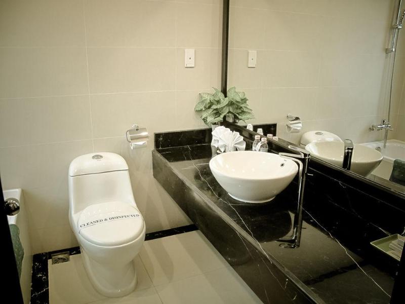 Saigon Halong Hotel, Singapore