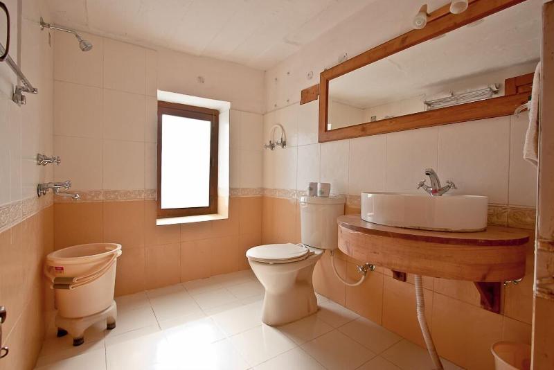 Photo of Chevron Eco Lodge, 3-star hotel in Almora (and vicinity)