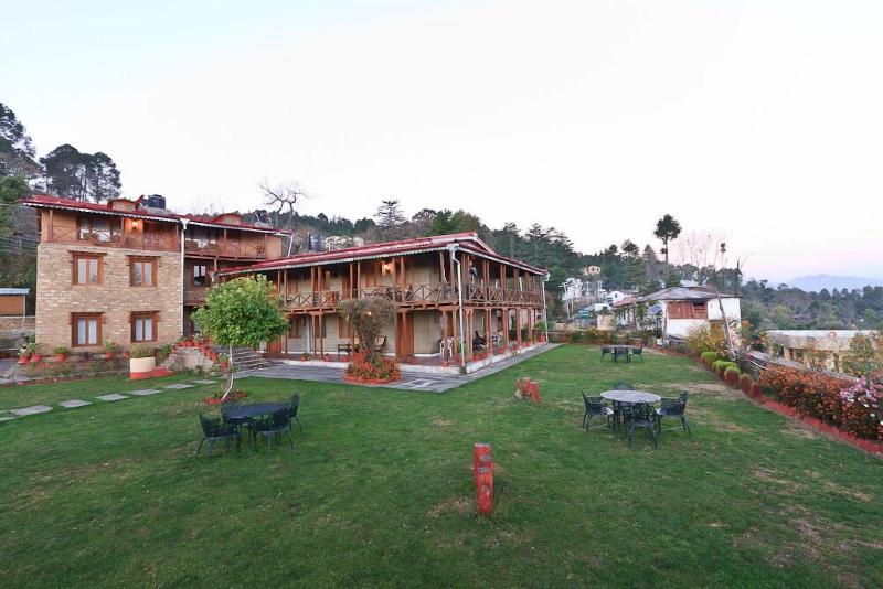 Photo of Chevron Eco Lodge, 3-star hotel in Almora (and vicinity)