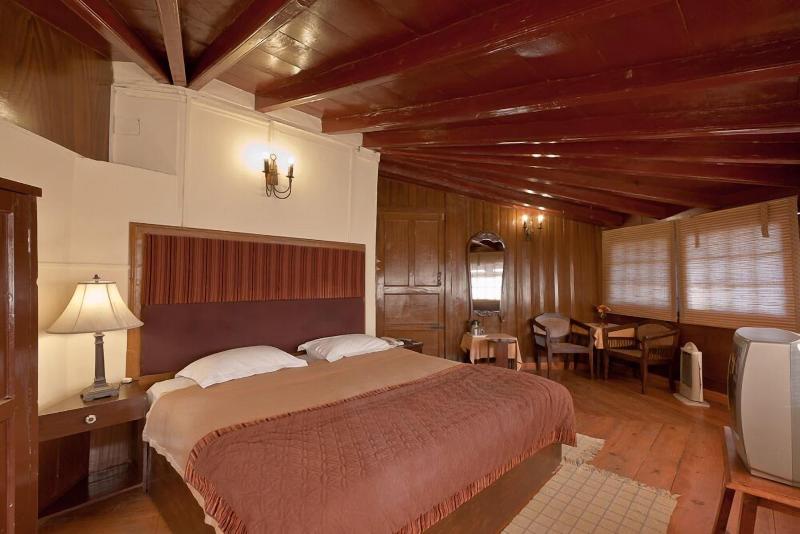 Photo of Chevron Rosemount, 2-star hotel in Almora (and vicinity)