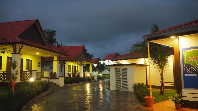 Photo of Lotus Seaview Beach Resort, 3-star hotel in Bandar Penawar
