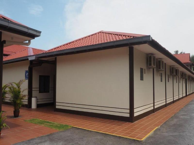 Photo of Lotus Seaview Beach Resort, 3-star hotel in Bandar Penawar