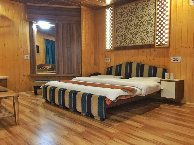Walisons Hotel exterior, 3-Star hotel in Srinagar