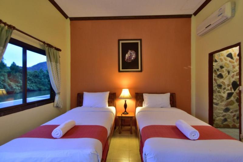 Photo of Pechmaneekan Beach Resort, 3-star hotel in Kanchanaburi (province)