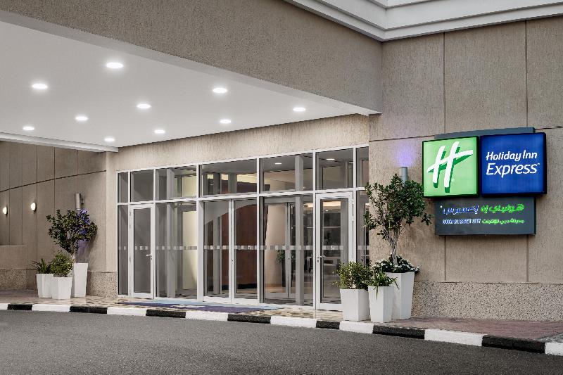 Photo of Holiday Inn Express Dubai Jumeirah by IHG, 5-star hotel in Bur Dubai
