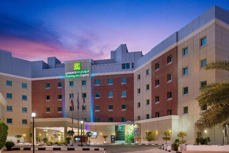 Photo of Holiday Inn Express Dubai Jumeirah by IHG, 5-star hotel in Bur Dubai