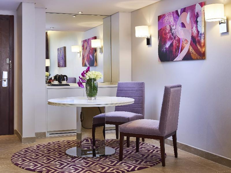Mercure Dubai Barsha Heights Hotel Suites, Singapore