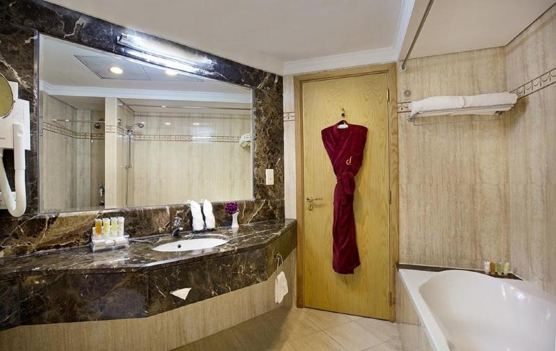 Photo of City Seasons Dubai, 4-star hotel in Deira