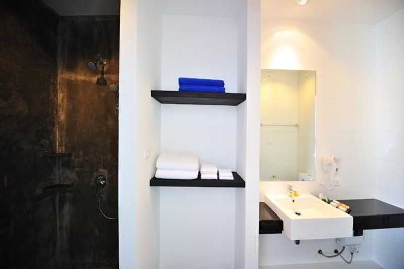 Photo of Lae Lay Suites, 3-star hotel in Karon Beach