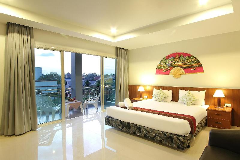 Choophorn House exterior, 2-Star hotel in Kata Beach