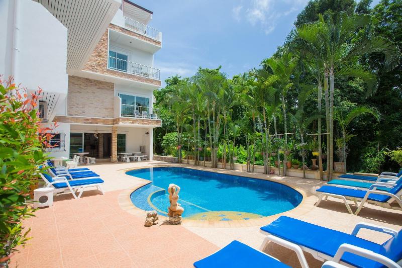 Sai Rougn Residence exterior, 3-Star hotel in Bangla Road