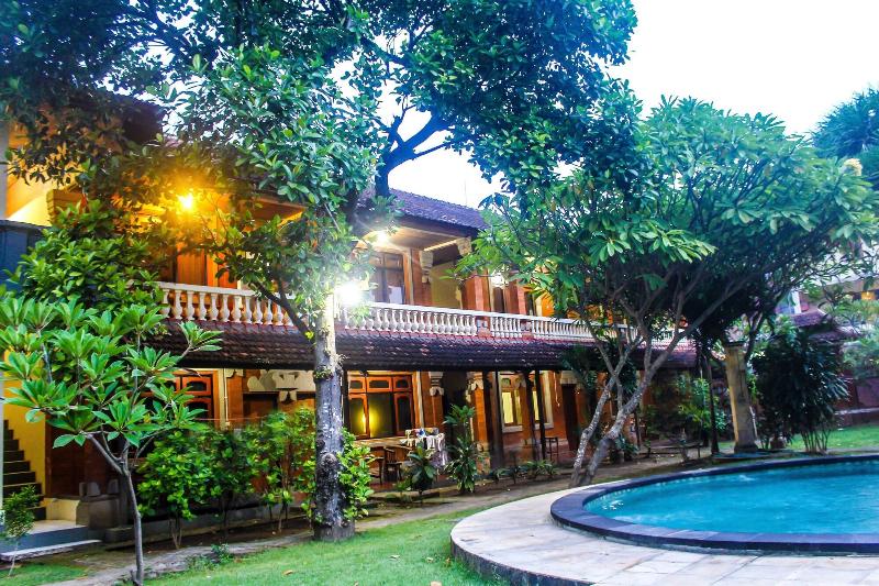Kuta Suci Beach Hotel, Singapore