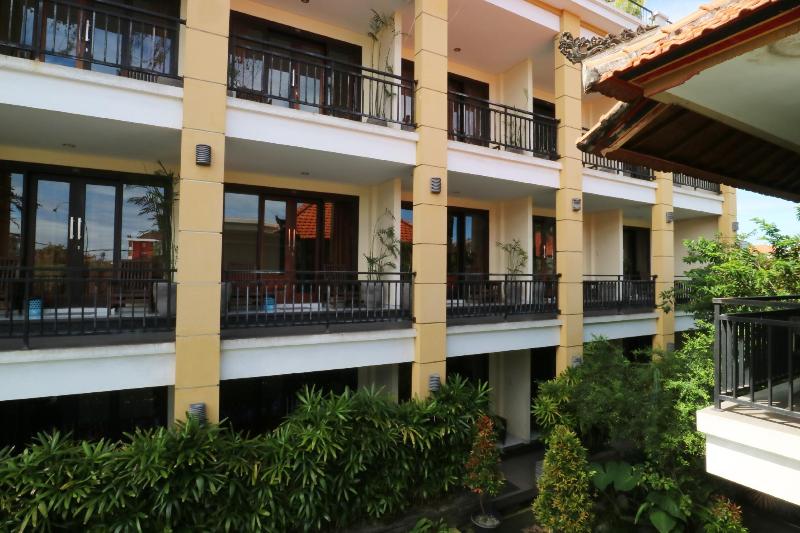 Kondra Premiere Guest House Kuta, Singapore