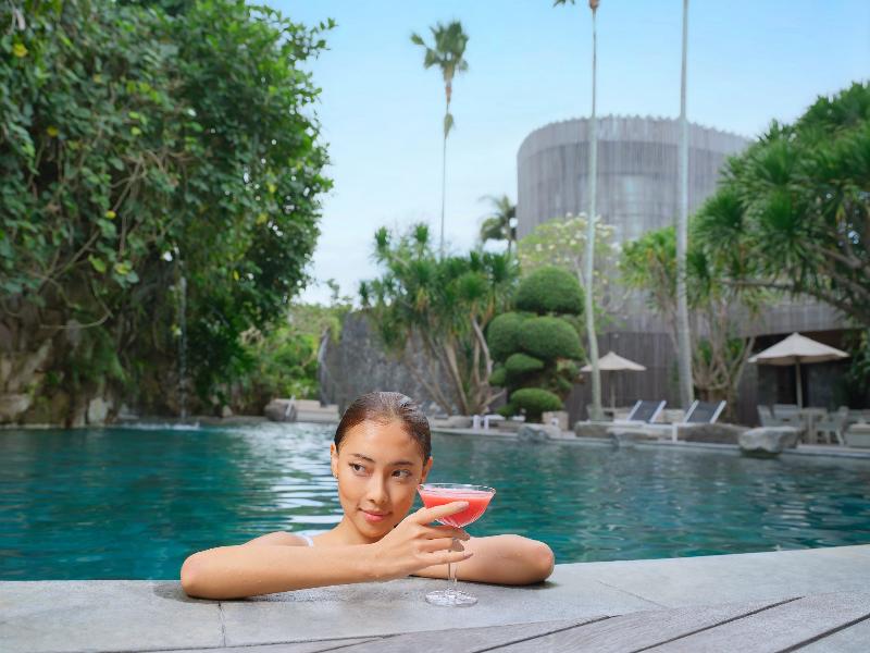 Paisa Seminyak Living, Singapore
