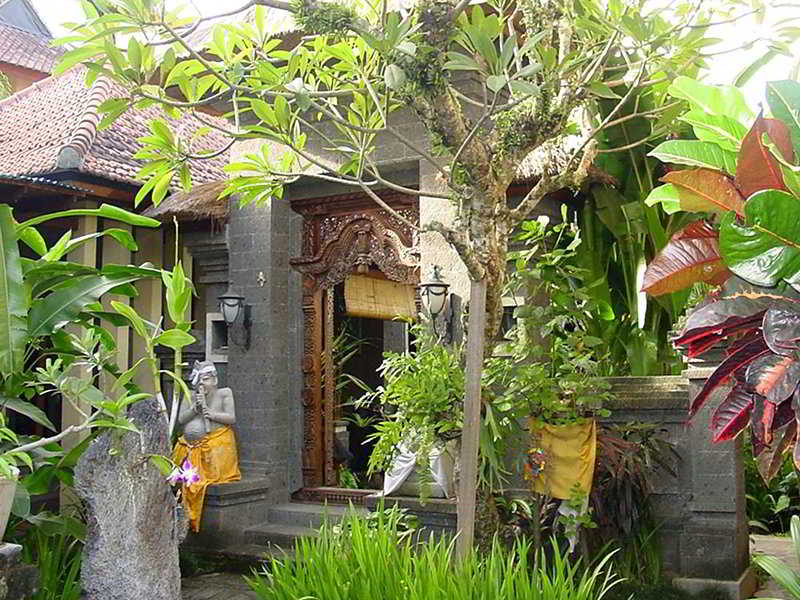 Bali Vilaasee, Singapore