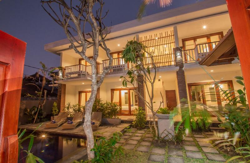 Anindya Sanur, Singapore