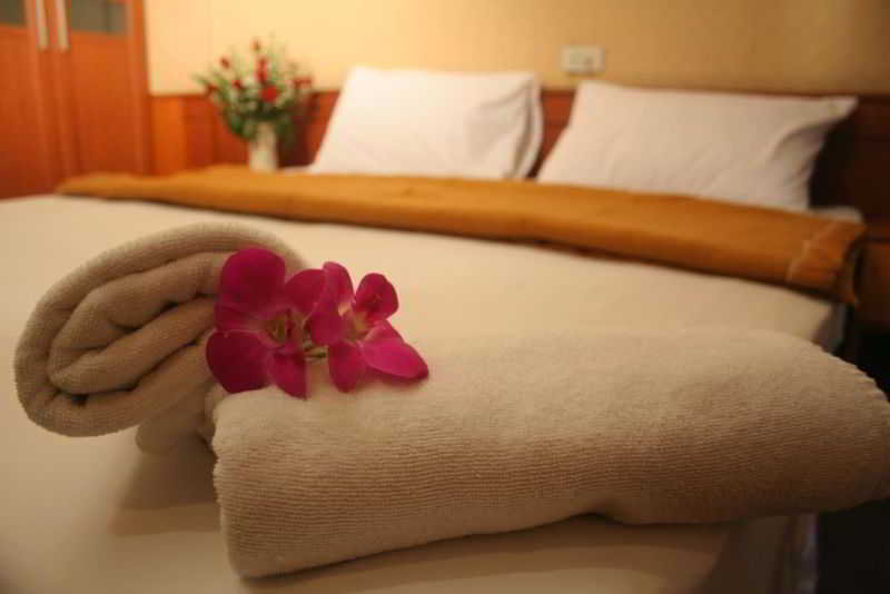 Photo of Navanakorn Golden View, 3-star hotel in Ban Lam Rua Taek