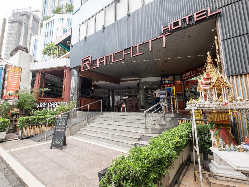 Ruamchitt Plaza Hotel exterior, 2-Star hotel in Bangkok (and vicinity)