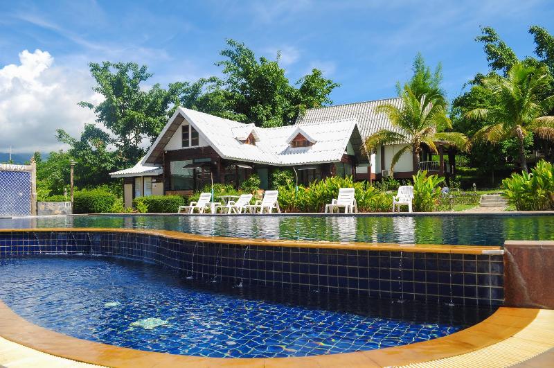 Photo of Iyara Resort, 3-star hotel in Chumphon