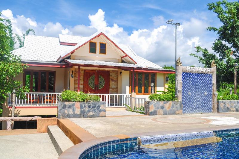 Photo of Iyara Resort, 3-star hotel in Chumphon