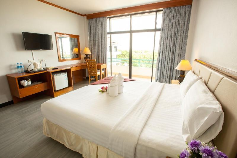 Photo of Majestic Suites, 3-star hotel in Bangkok (and vicinity)