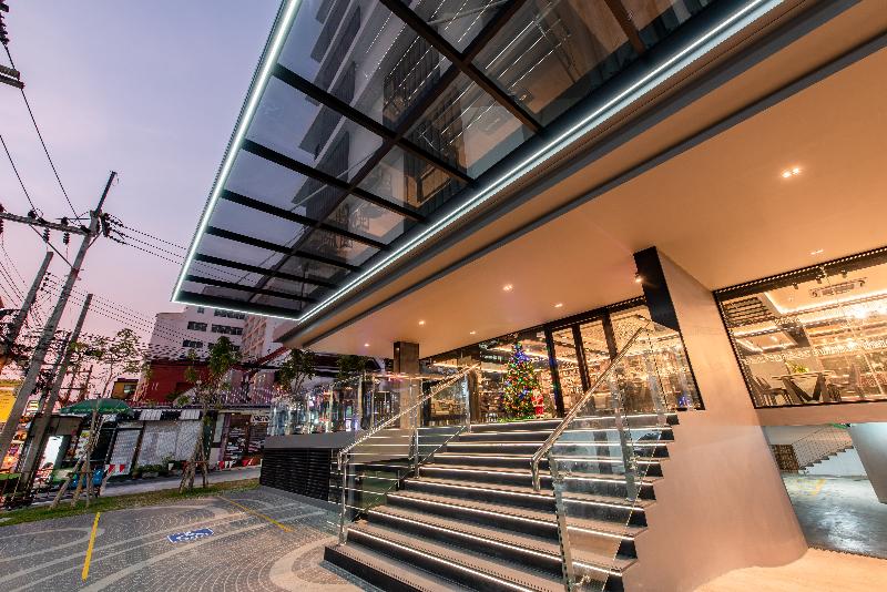 Photo of blackwoods Hotel Pattaya, 5-star hotel in Central Pattaya