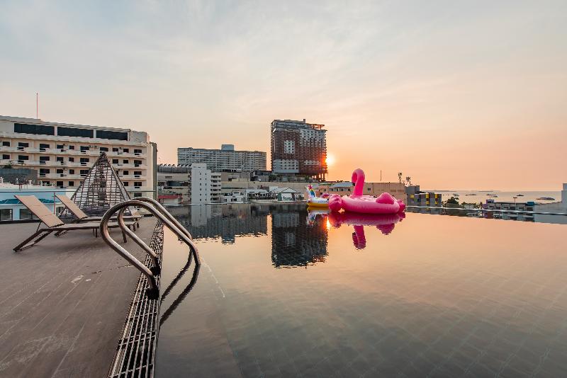 Photo of blackwoods Hotel Pattaya, 5-star hotel in Central Pattaya