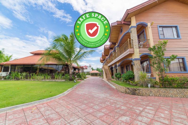 RedDoorz Plus @ Starhomes Olivianville exterior, 3-Star hotel in Tarlac