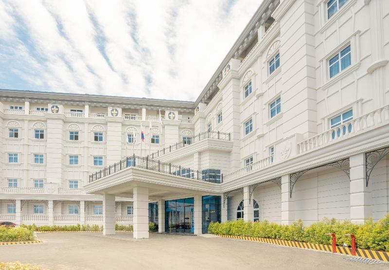 The Monarch Hotel exterior, 4-Star hotel in Calasiao