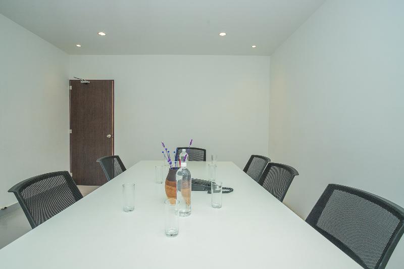 Photo of Vihaari 24 Business Hotel, 3-star hotel in Bengaluru (and vicinity)