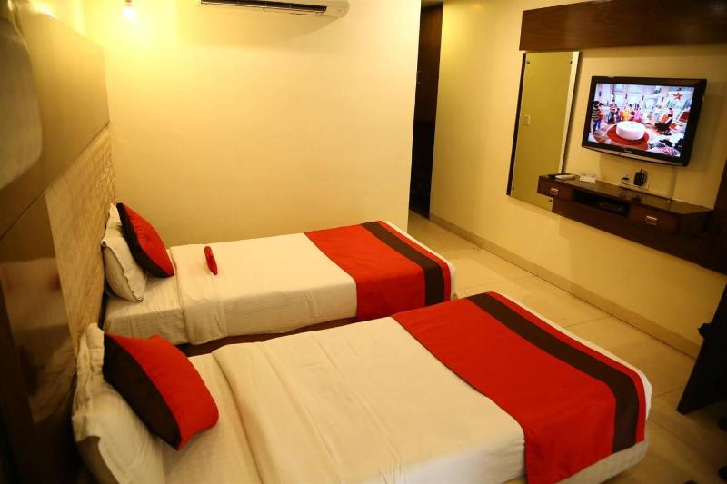 Hotel Diamond Plaza exterior, 3-Star hotel in Chandigarh (and vicinity)