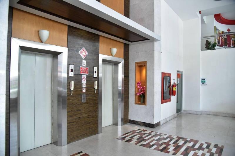 Photo of Hadyai Golden Crown Hotel, 3-star hotel in Downtown Hat Yai