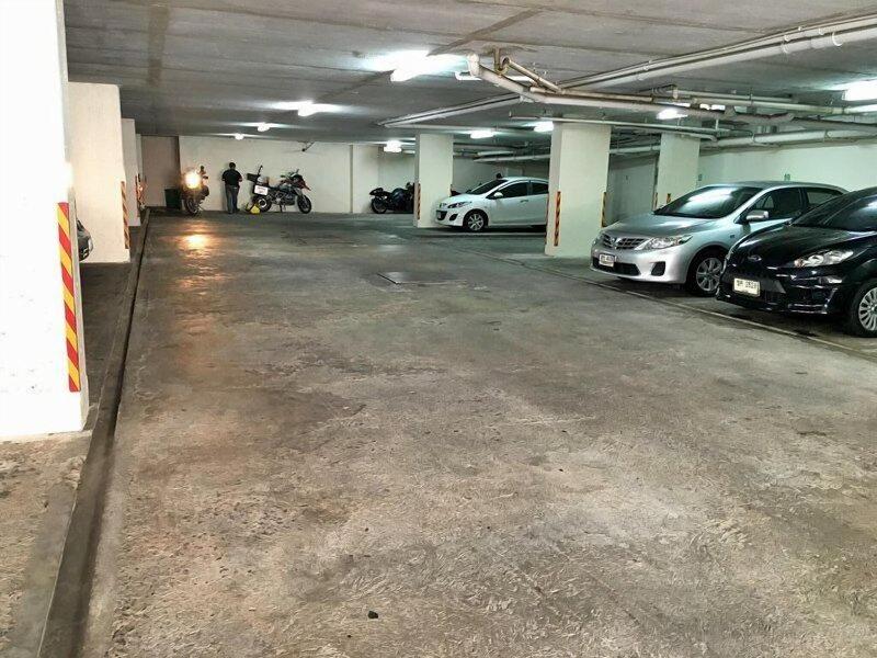 Photo of Hadyai Golden Crown Hotel, 3-star hotel in Downtown Hat Yai