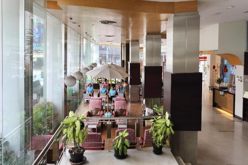 Photo of Hadyai Golden Crown Hotel, 3-star hotel in Downtown Hat Yai