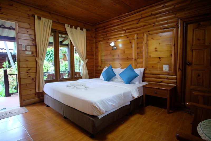 Photo of Tonsak Resort, 3-star hotel in Koh Samet