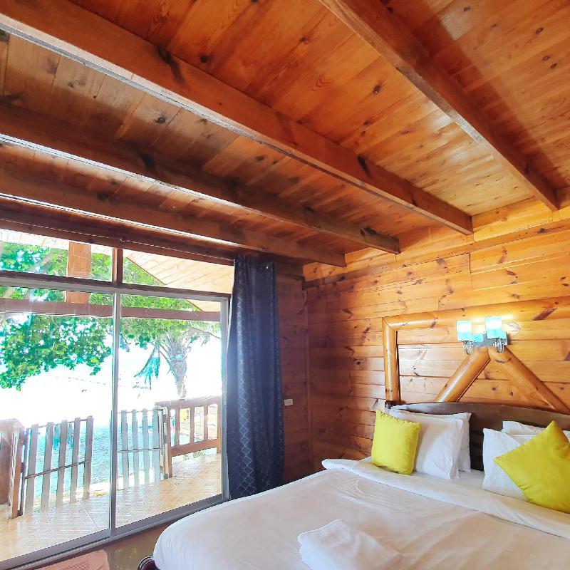 Photo of Tonsak Resort, 3-star hotel in Koh Samet