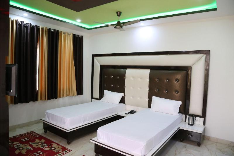 Photo of Hotel Dhanraj Palace, 3-star hotel in Bharatpur