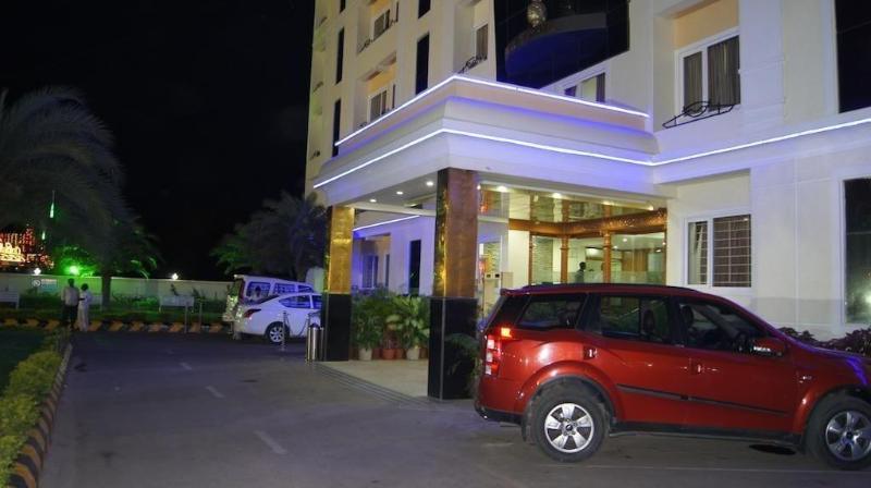 Photo of Hotel MGM Grand, 3-star hotel in Srikalahasti