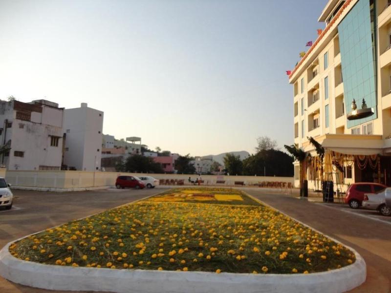 Photo of Hotel MGM Grand, 3-star hotel in Srikalahasti